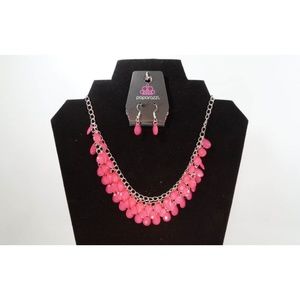 Paparazzi Next In SHINE
- Pink Necklace